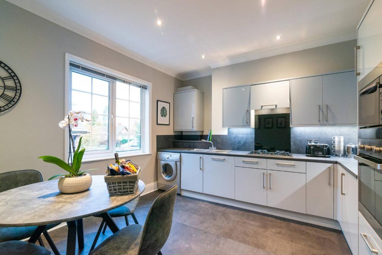 Modern Living 2 Bedroom Apartment South Wilmslow Exterior photo